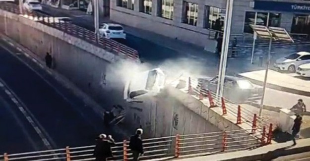 Üzerlerine Uçan Arabadan Saniyelerle Kurtuldular