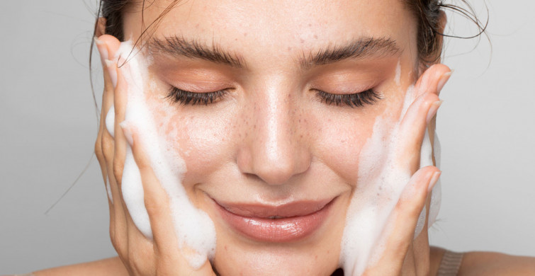 Uzman Dermatolog sizlere cilt bakımı için kollarını sıvadı!
