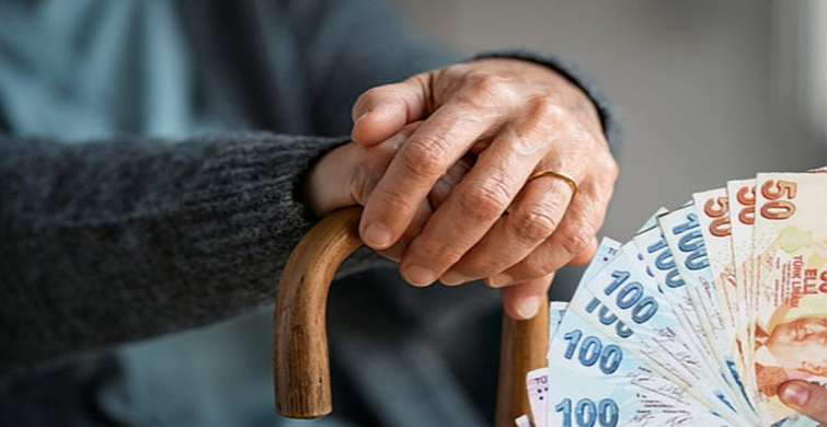 Vakıfbank'tan emekli vatandaşa 12.000 TL! Hemen banka müşterisi olan ödemesini alacak