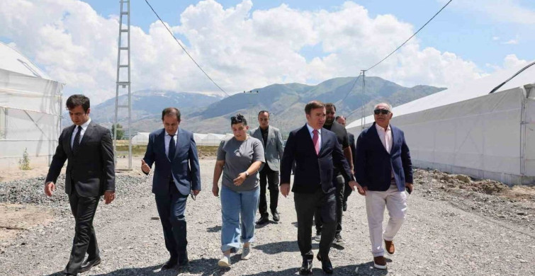 Vali Aydoğdu toplu sera bölgesi’nde üreticilerle buluştu