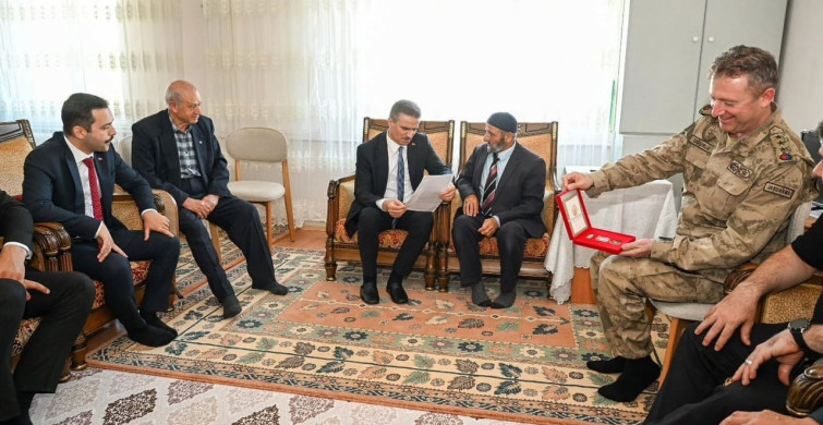 Vali Baruş, şehit ailesi ve gaziyi ziyaret etti