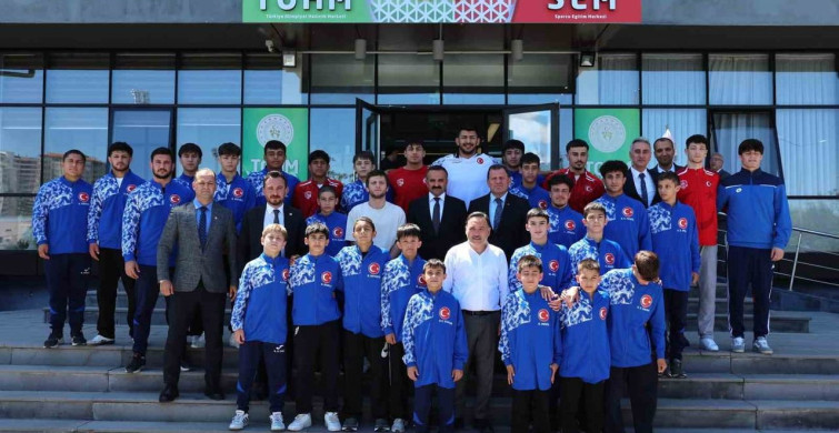 Vali Çiçek’ten Gençlik ve Spor İl Müdürlüğü’ne ziyaret