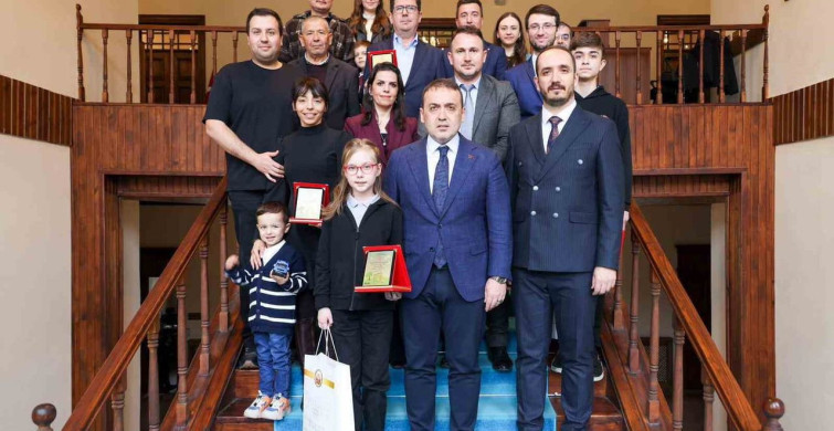 Vali Sözer, ‘Yılın Okuru’ Ödüllerini Sahiplerine Takdim Etti