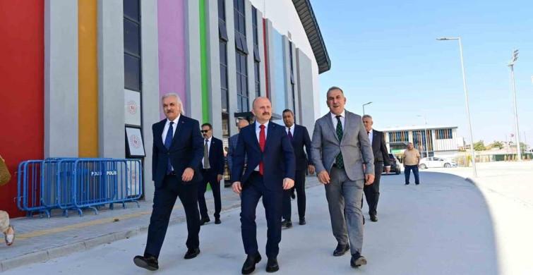 Vali Varol, Söke gençlik ve spor kompleksinde incelemelerde bulundu