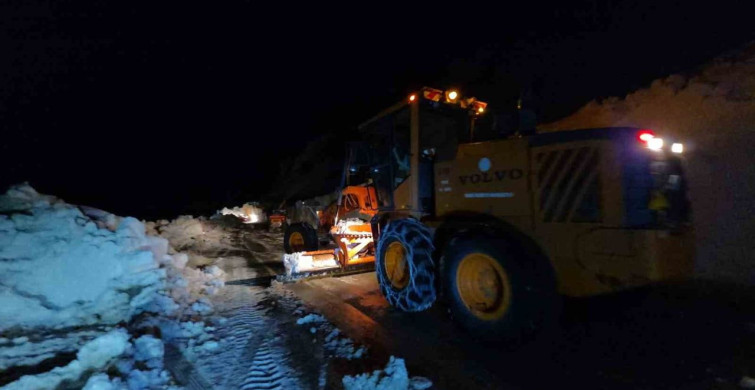 Van-Bahçesaray Yolunda Gece Çalışmaları Başladı