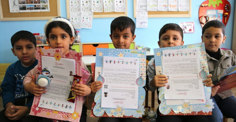 Van, Bitlis, Muş ve Hakkari'de Öğrenciler Karnelerini Aldı