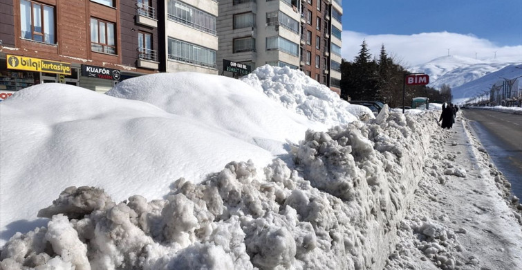 Van, Bitlis ve Muş'ta Kar Engel Olmaya Devam Ediyor
