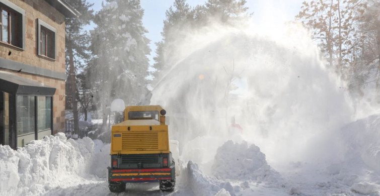 Van-Çatak Kara Yolu Açıldı, Ama Dikkat!