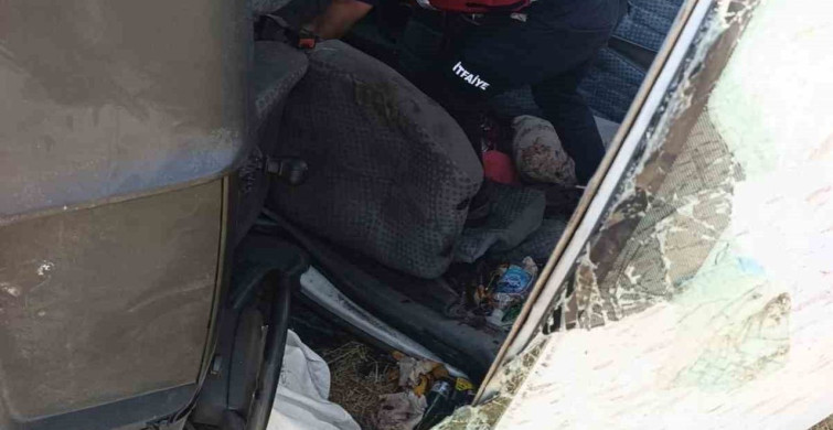 Van-Erciş kara yolunda minibüs kazası: 3 yaralı