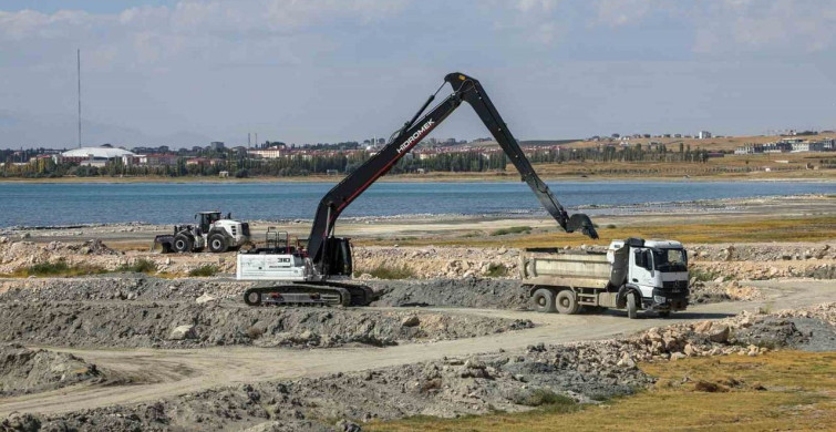 Van Gölü'nde Dip Çamuru Temizlik Çalışmaları İlerliyor