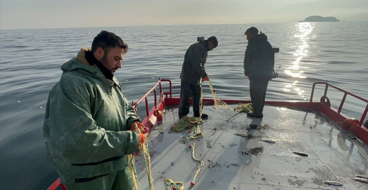 Van Gölü'nde Dondurucu Soğukta Balıkçılık
