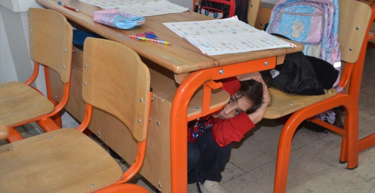 Van, Hakkari, Bitlis ve Muş'taki Okullarda Eş Zamanlı Afet Tatbikatı Gerçekleştirildi