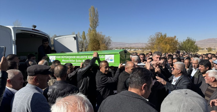 Van-Hakkari Kara Yolundaki Trafik Kazasında Üzücü Kaybı Yaşandı Van-Hakkari Kara Yolundaki Trafik Kazasında Üzücü Kaybı Yaşandı