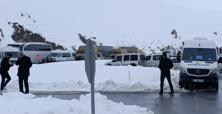 Van-Hakkari Karayolunda Çığ Felaketi
