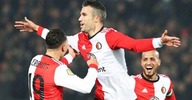 Van Persie Gollerine Devam Ediyor!