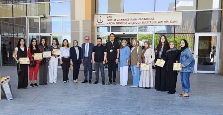 Van Üniversitesinden Hasta Çocuklara Moral Desteği