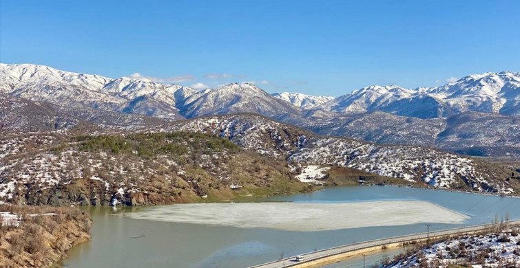 Van ve Bitlis'te 23 Yerleşim Yerine Ulaşım Sağlanamıyor