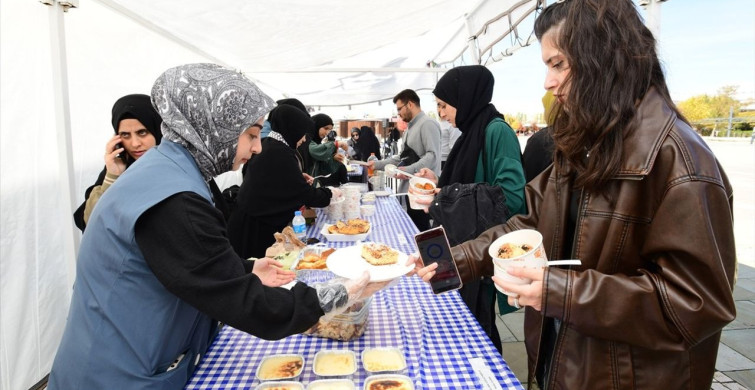 Van Yüzüncü Yıl Üniversitesi'nde Gazze Yararına Kermes Düzenlendi