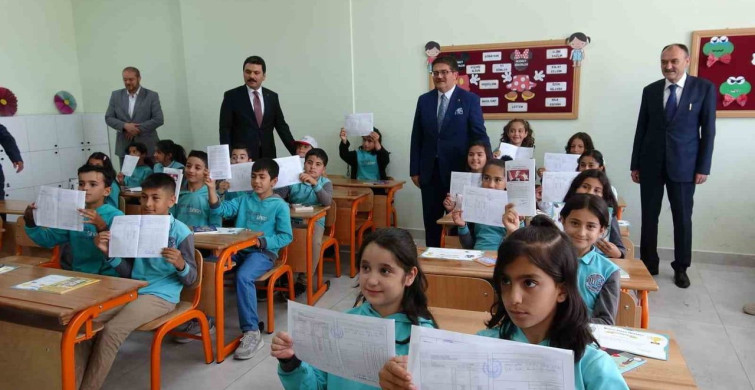 Van'da 275 bin 826 öğrenci karne aldı