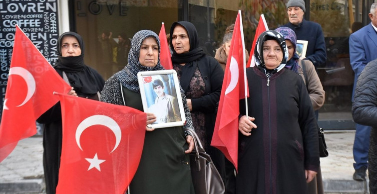 Van'da Aileler Eylemlerini Sürdürüyor