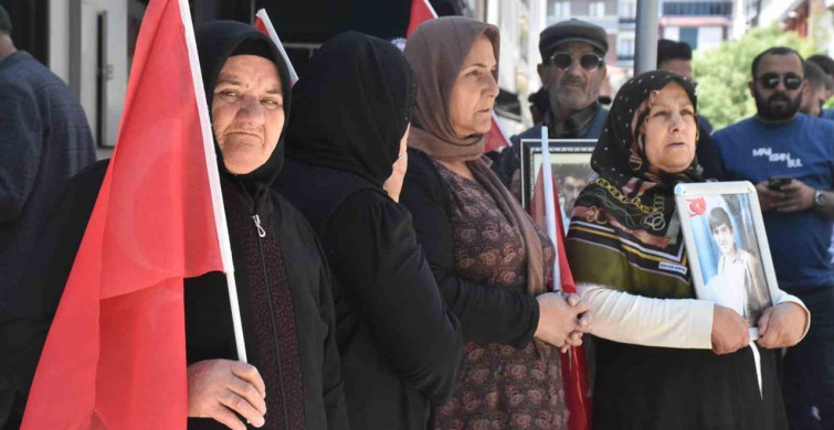 Van'da Annelerin Evlat Nöbeti Devam Ediyor
