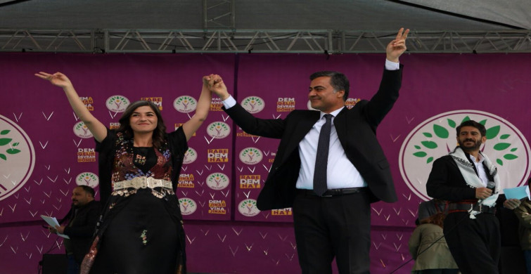 Hareketli dakikalar: Van'da başkanlık AK Parti'ye geçti