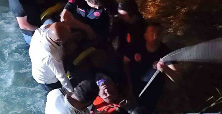 Van’da dereye düşen kamyonetin sürücüsü yaralandı
