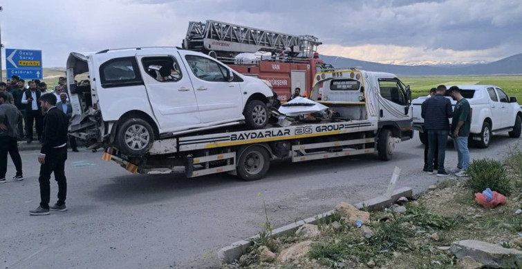 Van'da Feci Kaza: 4 Aile Üyesi Hayatını Kaybetti