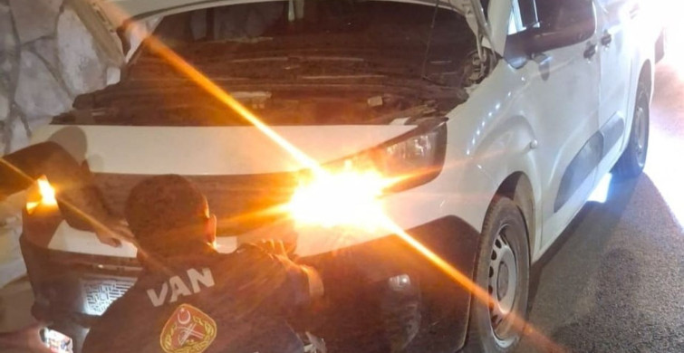 Van'da kamyonetin çarptığı köpek itfaiye ekipleri tarafından kurtarıldı