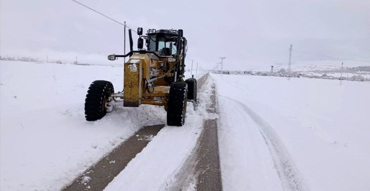 Van'da Kapanan Yerleşim Yerlerinin Yolları Açıldı