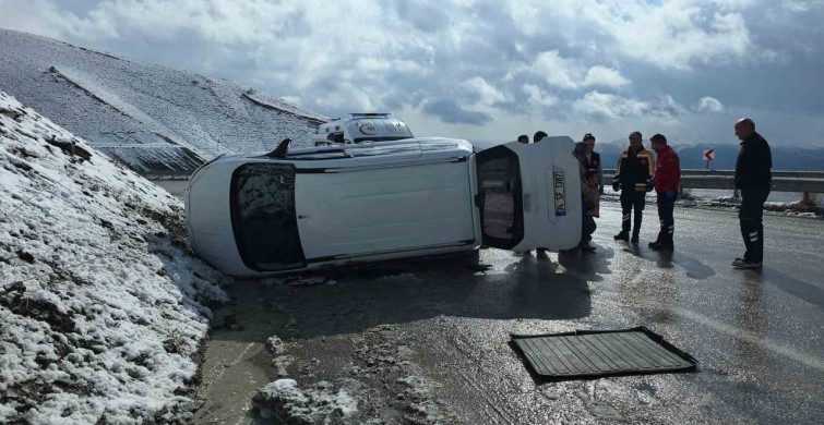 Van'da Kaygan Yolda Kamyonet Devrildi, 1 Yaralı