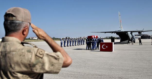 Van'da Kuzey Irak'ta Şehit Düşen Asker İçin Tören Düzenlendi