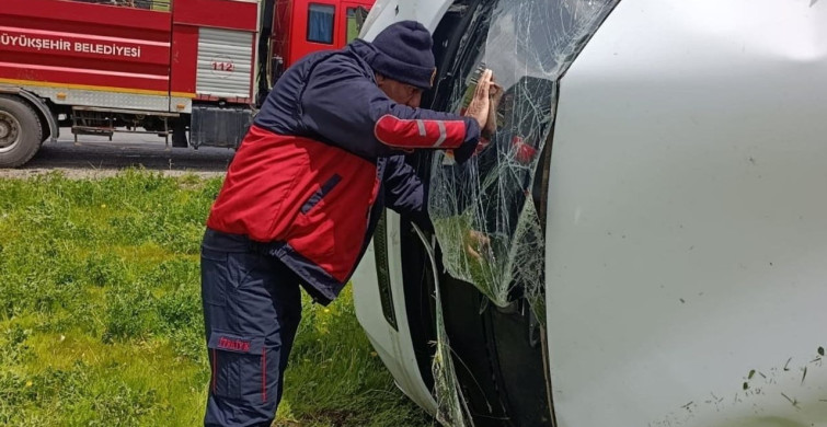 Van'da Minibüs Devrildi: 2 Yaralı