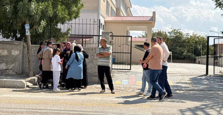 Van'da Okulda Bıçaklı Saldırı