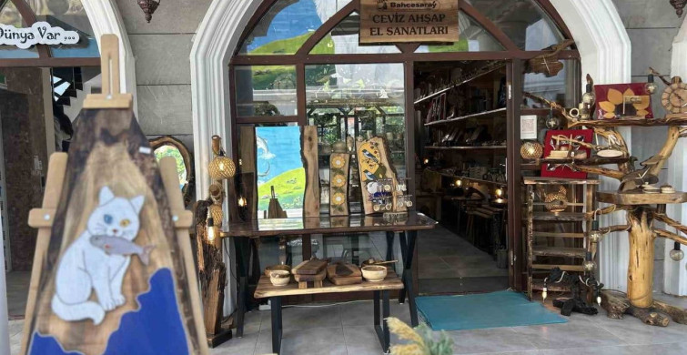 Van'da ömrünü tamamlamış ceviz ağaçları dekoratif ürünlere dönüşüyor