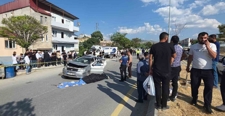 Van'da otomobil kamyonetle çarpıştı: 1 ölü, 4 yaralı