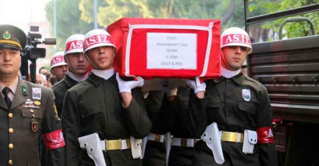 Van'da Şehit Olan Teğmen Son Yolculuğuna Uğurlandı 