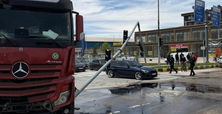 Van'da Tır Kazası: 1 Kişi Yaralandı