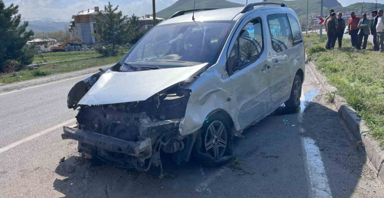 Van'da Trafik Kazası: 4 Yaralı