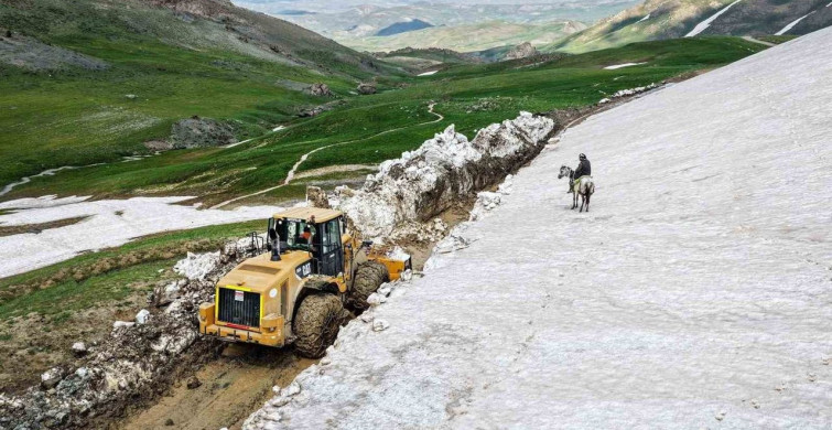 Van'da Yayla Yollarının Açılması İçin Çalışmalar Sürüyor