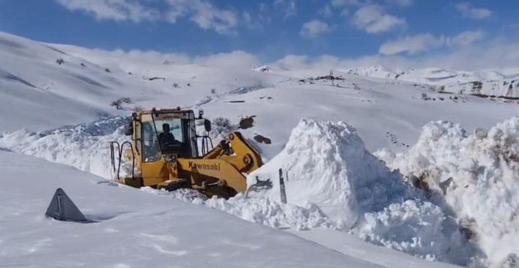 Van'da Yol Açma Çalışmaları Devam Ediyor