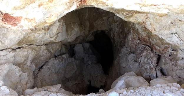 Van'da Yol Çalışması Esnasında Urartular’a Ait 2 Kaya Mezarı Bulundu