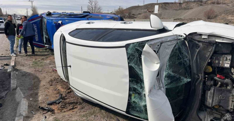 Van'da Zincirleme Trafik Kazası: 4 Askeri Personel Yaralı