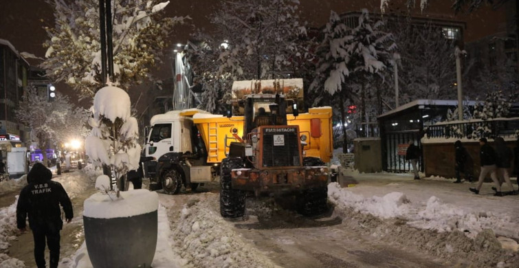 Van'daki Karla Mücadele: 226 Yerleşim Yeri Yeniden Ulaşıma Açıldı
