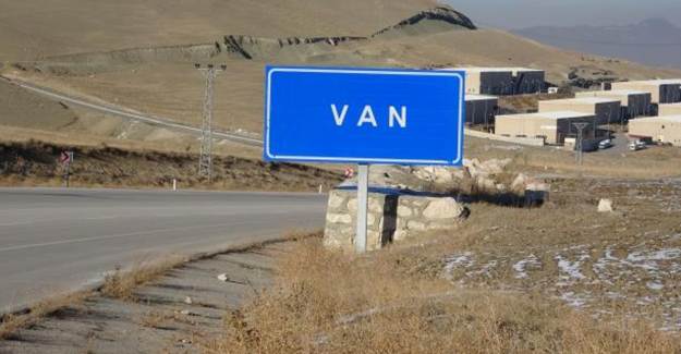 Van'daki Şehir Tabelası Yalınlaştırıldı!