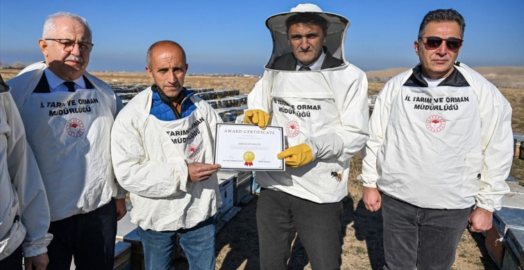 Van'ın Balı Azerbaycan'da Altın Bal Ödülünü Kazandı