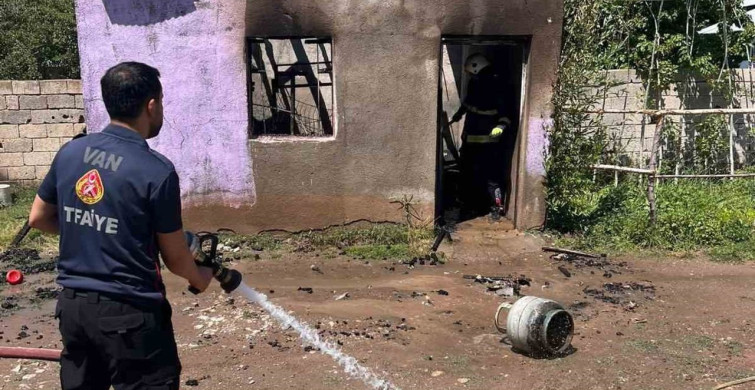 Van’ın Tuşba ilçesinde odunluk yangını kontrol altına alındı