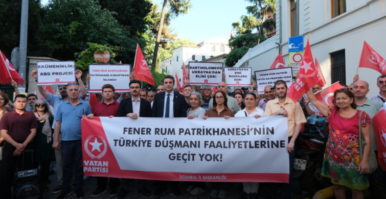 Vatan Partisi'nden Fener Rum Patrikhanesi önünde açıklama: "Bu faaliyetler milli güvenlik sorunudur"
