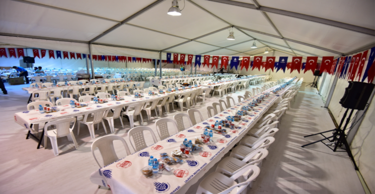 Vatandaşlar bir kuruş bile ödemeden iftar yemekleri önüne geliyor! Belediye müjdeyi duyurdu
