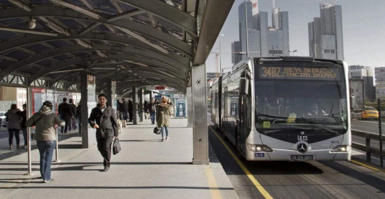 Vatandaşlar dakikalarca bekledi: Belediye çalışanına metrobüs tepkisi